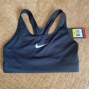 brand NEW 💯Nike sports bra (black)